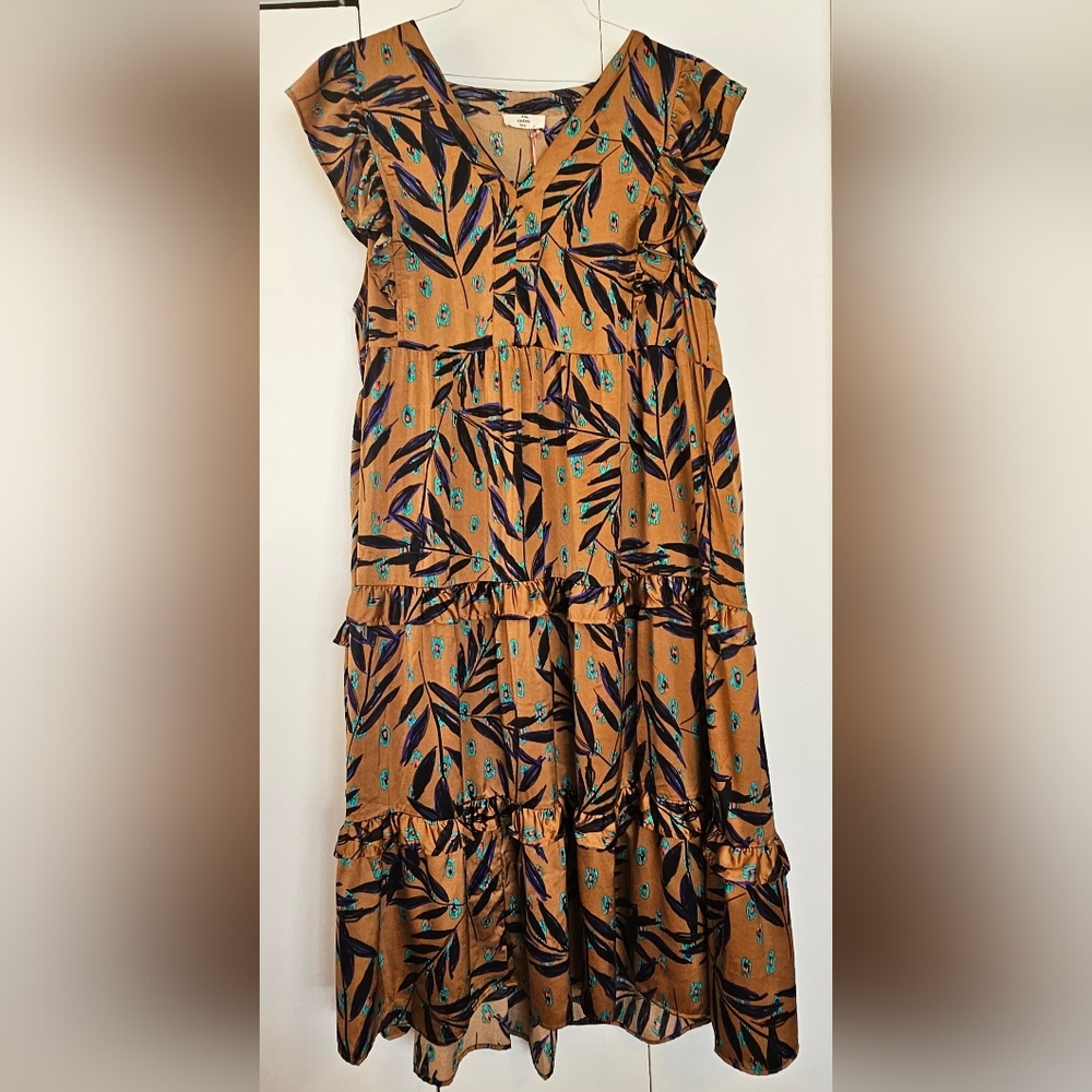 Entro Tan Maxi Dress with Leaf Pattern